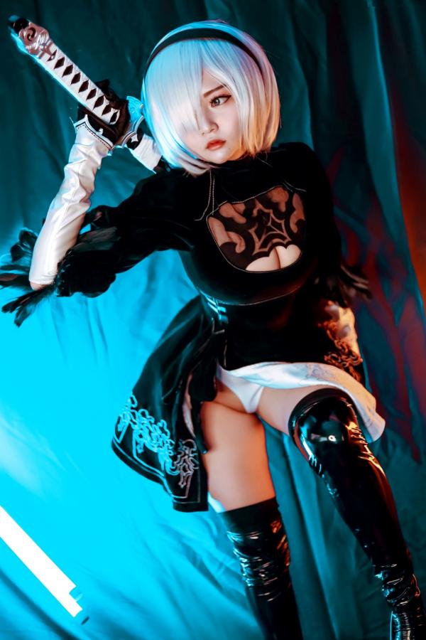    Potato-Godzilla-2B：尼尔：机械纪元2B性感Cosplay，极致冷艳赛博朋克风，高冷御姐姿态，还原度极高，让人心动不已的视觉盛宴第3张图片