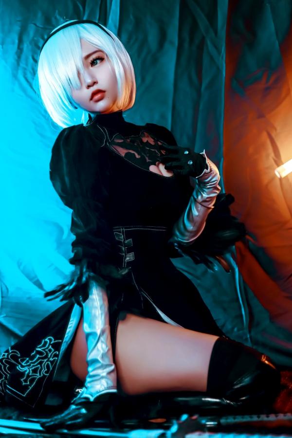    Potato-Godzilla-2B：尼尔：机械纪元2B性感Cosplay，极致冷艳赛博朋克风，高冷御姐姿态，还原度极高，让人心动不已的视觉盛宴第12张图片