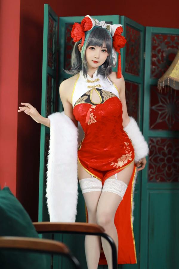    51酱 - 碧蓝航线柴郡新春旗袍Cosplay，极致性感红装搭配白丝诱惑，演绎古典与现代交织的迷人身姿 [12P]第3张图片
