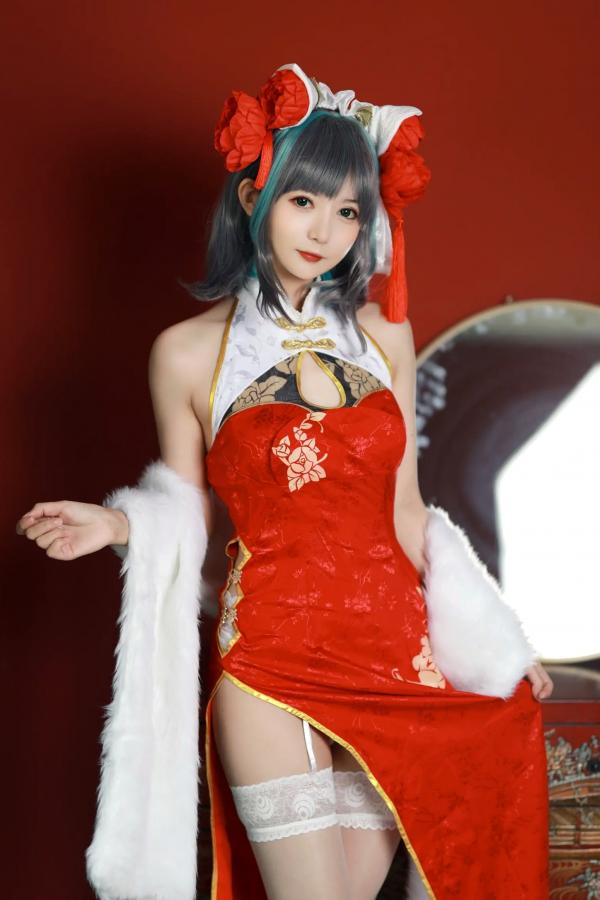    51酱 - 碧蓝航线柴郡新春旗袍Cosplay，极致性感红装搭配白丝诱惑，演绎古典与现代交织的迷人身姿 [12P]第5张图片