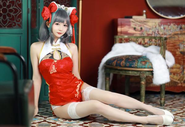    51酱 - 碧蓝航线柴郡新春旗袍Cosplay，极致性感红装搭配白丝诱惑，演绎古典与现代交织的迷人身姿 [12P]第8张图片
