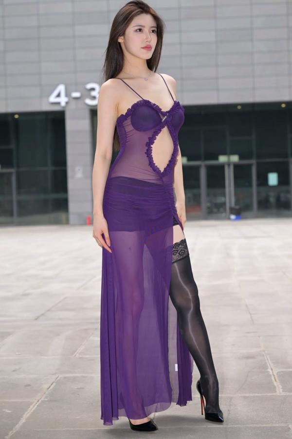    紫色风情：紫色透视长裙美女户外街拍，气质女神秀修长美腿极致诱惑 [128P]第4张图片