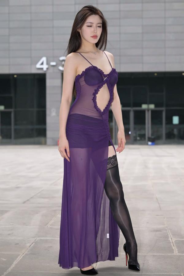    紫色风情：紫色透视长裙美女户外街拍，气质女神秀修长美腿极致诱惑 [128P]第10张图片
