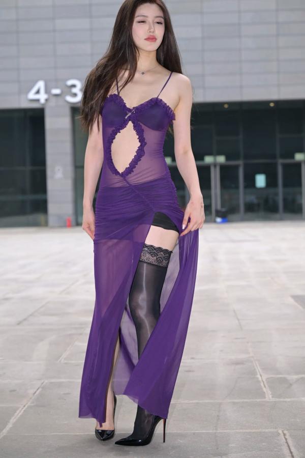    紫色风情：紫色透视长裙美女户外街拍，气质女神秀修长美腿极致诱惑 [128P]第16张图片