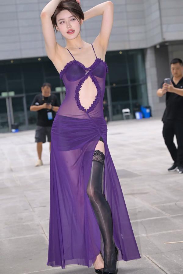    紫色风情：紫色透视长裙美女户外街拍，气质女神秀修长美腿极致诱惑 [128P]第43张图片