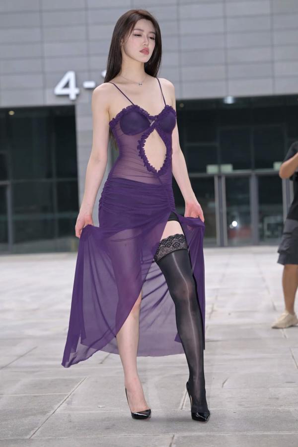    紫色风情：紫色透视长裙美女户外街拍，气质女神秀修长美腿极致诱惑 [128P]第55张图片