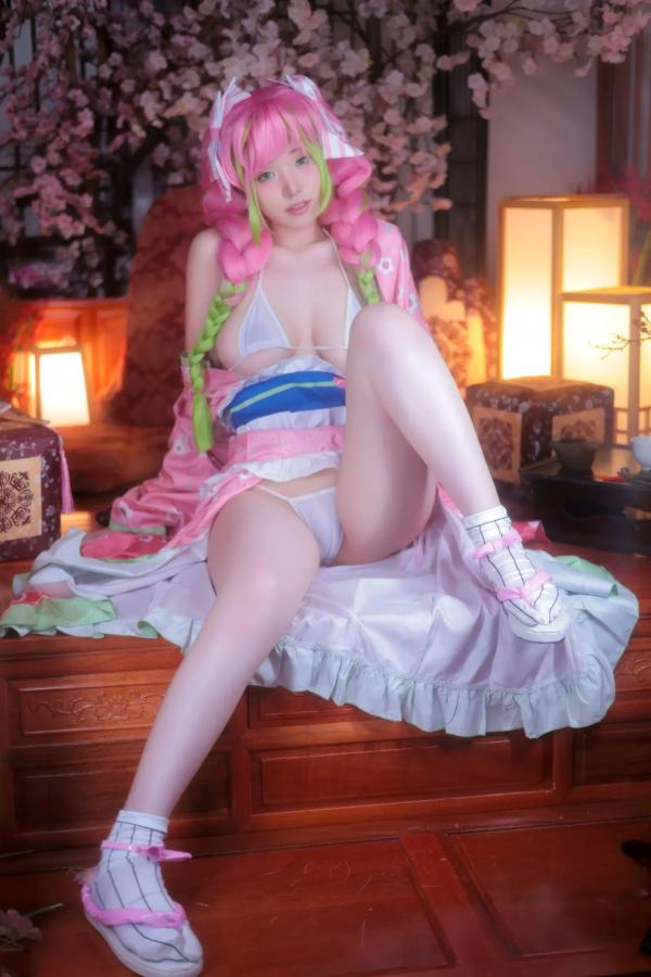    [YeonWoo] 恋柱甘露寺蜜璃Cosplay：樱花树下的粉嫩心动，日系性感比基尼写真 [160P]第55张图片