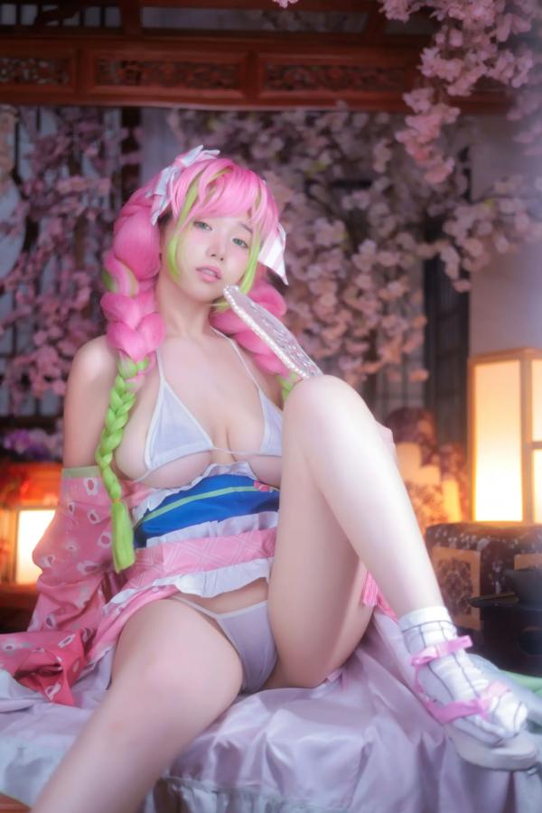    [YeonWoo] 恋柱甘露寺蜜璃Cosplay：樱花树下的粉嫩心动，日系性感比基尼写真 [160P]第59张图片