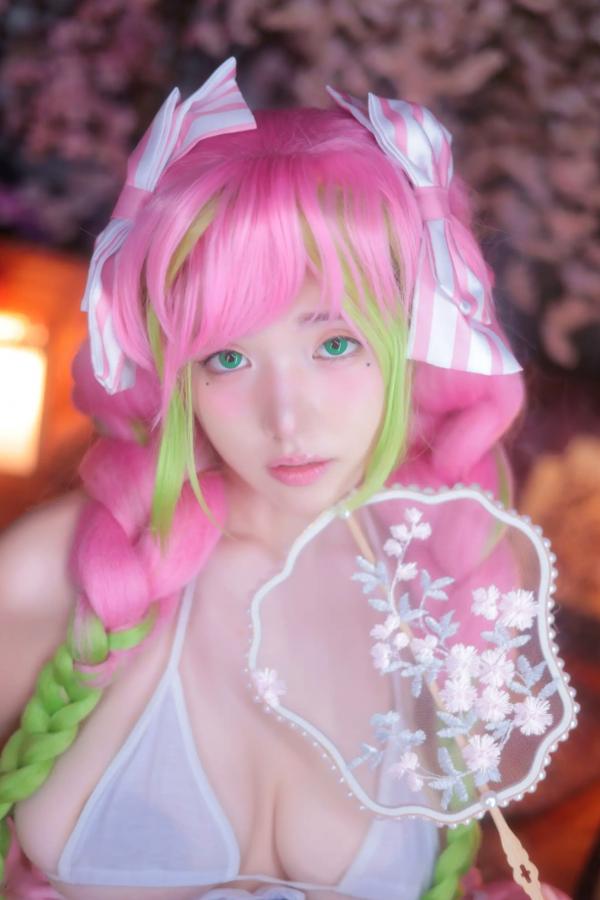    [YeonWoo] 恋柱甘露寺蜜璃Cosplay：樱花树下的粉嫩心动，日系性感比基尼写真 [160P]第65张图片