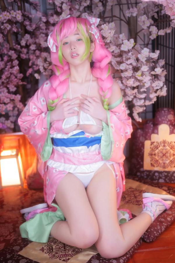    [YeonWoo] 恋柱甘露寺蜜璃Cosplay：樱花树下的粉嫩心动，日系性感比基尼写真 [160P]第103张图片