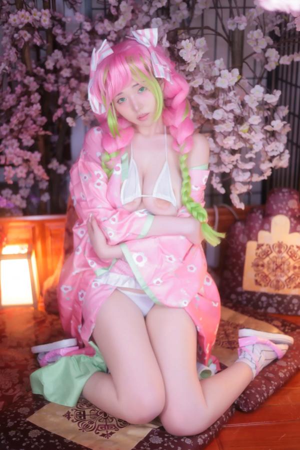    [YeonWoo] 恋柱甘露寺蜜璃Cosplay：樱花树下的粉嫩心动，日系性感比基尼写真 [160P]第104张图片