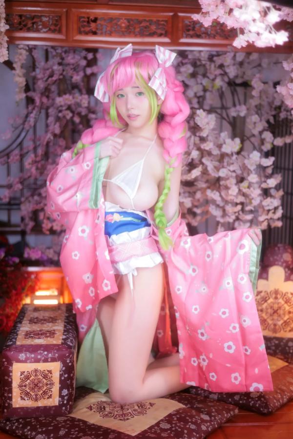    [YeonWoo] 恋柱甘露寺蜜璃Cosplay：樱花树下的粉嫩心动，日系性感比基尼写真 [160P]第105张图片