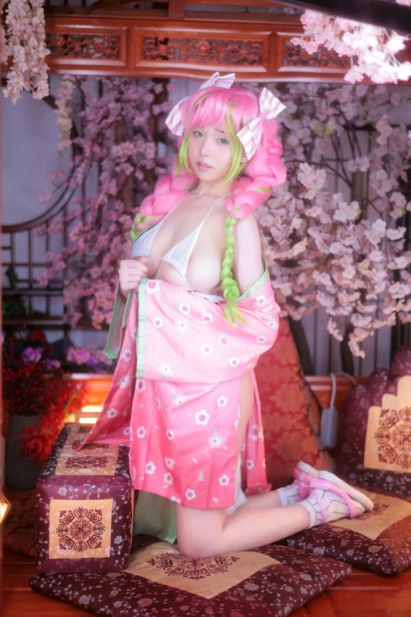    [YeonWoo] 恋柱甘露寺蜜璃Cosplay：樱花树下的粉嫩心动，日系性感比基尼写真 [160P]第106张图片