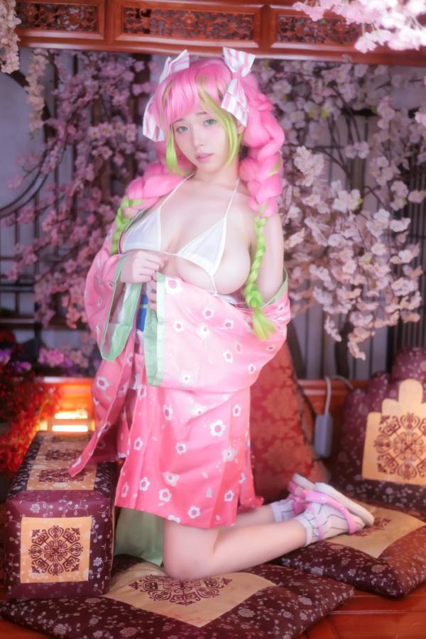    [YeonWoo] 恋柱甘露寺蜜璃Cosplay：樱花树下的粉嫩心动，日系性感比基尼写真 [160P]第107张图片