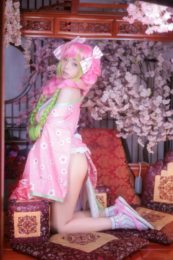    [YeonWoo] 恋柱甘露寺蜜璃Cosplay：樱花树下的粉嫩心动，日系性感比基尼写真 [160P]第112张图片