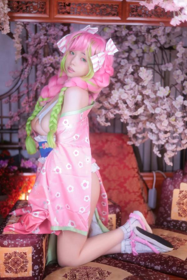    [YeonWoo] 恋柱甘露寺蜜璃Cosplay：樱花树下的粉嫩心动，日系性感比基尼写真 [160P]第115张图片