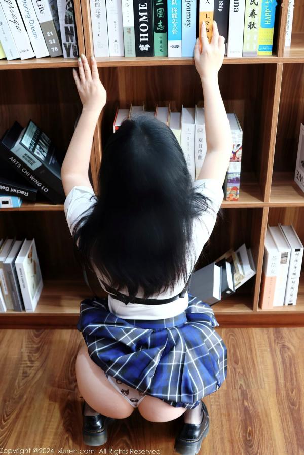    XiuRen秀人网Vol.8637-小薯条nienie-图书馆学妹制服诱惑-白衬衫格子裙黑丝大尺度私房-2024.05.31第31张图片