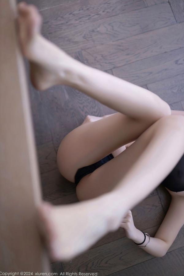    XiuRen秀人网-8636-幼幼：黑色轻透内衣室内私房写真，极致性感勾勒曼妙曲线，纯欲魅力尽显第56张图片
