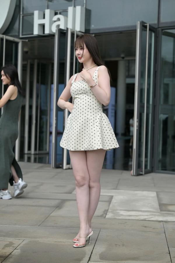    非常之白嫩：清新淑女波点裙街拍美少女写真 [90P]第21张图片