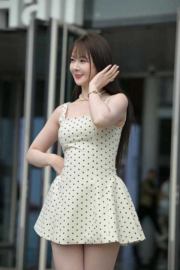    非常之白嫩：清新淑女波点裙街拍美少女写真 [90P]第25张图片