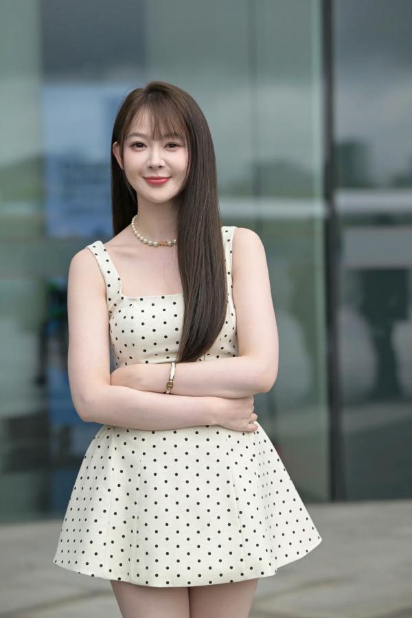    非常之白嫩：清新淑女波点裙街拍美少女写真 [90P]第41张图片