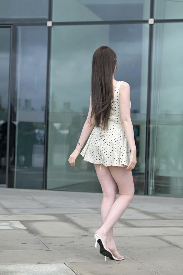    非常之白嫩：清新淑女波点裙街拍美少女写真 [90P]第86张图片