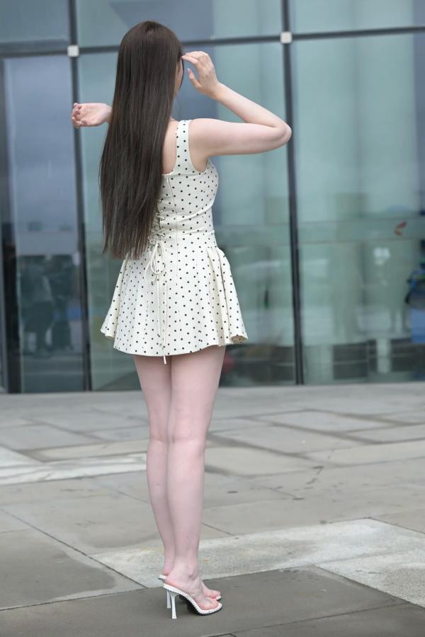    非常之白嫩：清新淑女波点裙街拍美少女写真 [90P]第89张图片