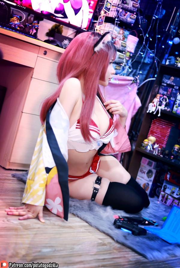    Potato-Godzilla-Weeb-Girl：宅系游戏少女空间，猫耳萌妹性感Cosplay室内私房写真第16张图片