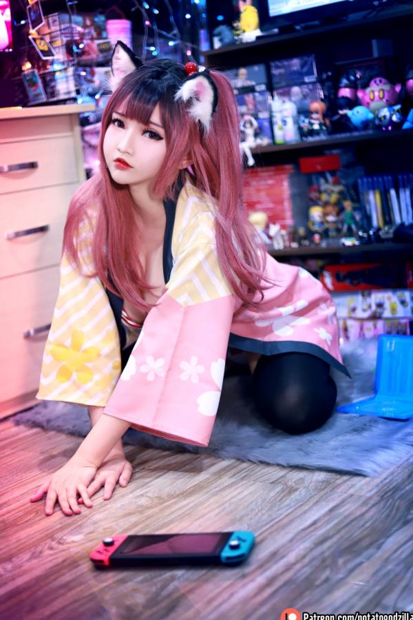    Potato-Godzilla-Weeb-Girl：宅系游戏少女空间，猫耳萌妹性感Cosplay室内私房写真第19张图片