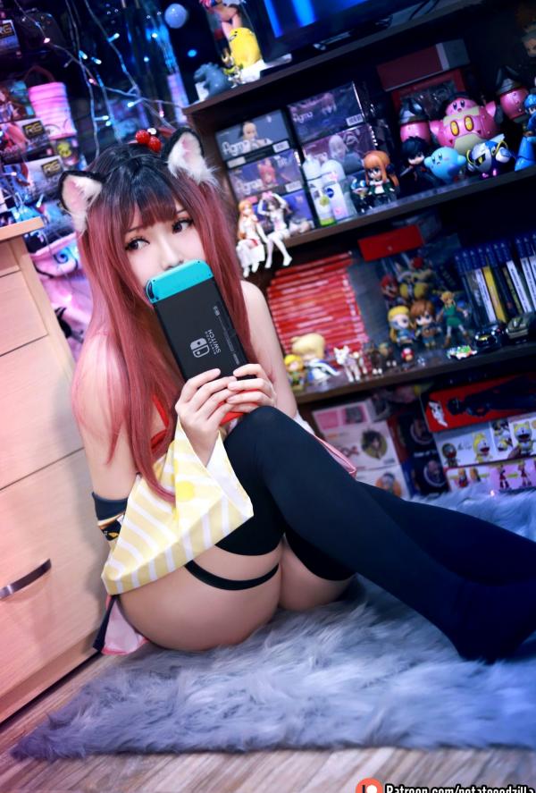    Potato-Godzilla-Weeb-Girl：宅系游戏少女空间，猫耳萌妹性感Cosplay室内私房写真第22张图片