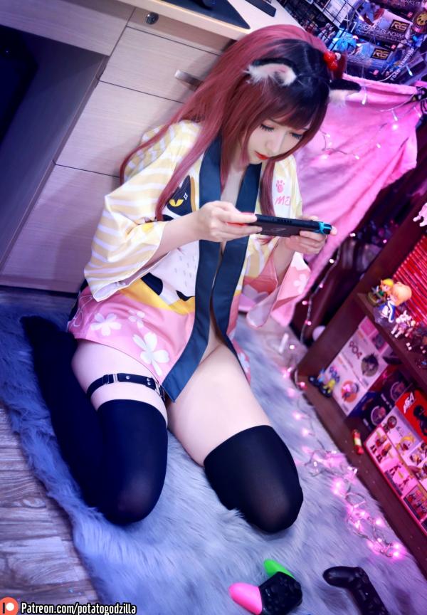    Potato-Godzilla-Weeb-Girl：宅系游戏少女空间，猫耳萌妹性感Cosplay室内私房写真第40张图片