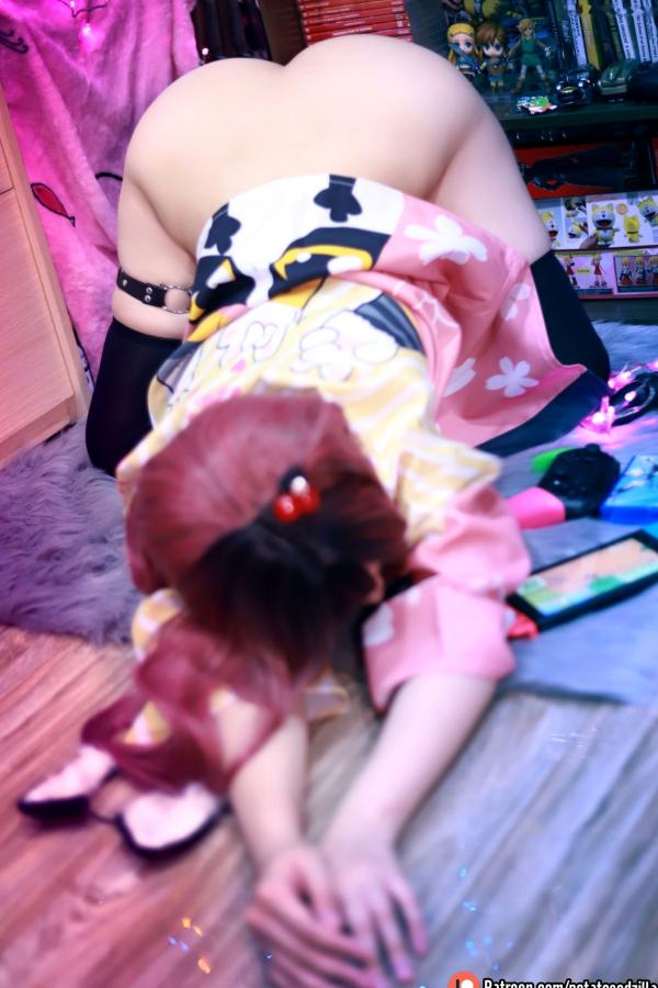    Potato-Godzilla-Weeb-Girl：宅系游戏少女空间，猫耳萌妹性感Cosplay室内私房写真第48张图片