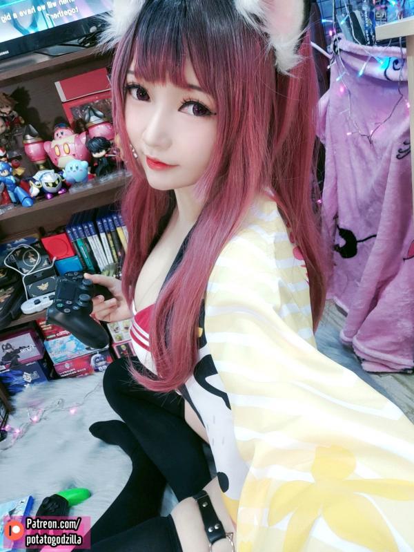    Potato-Godzilla-Weeb-Girl：宅系游戏少女空间，猫耳萌妹性感Cosplay室内私房写真第55张图片