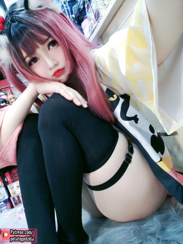    Potato-Godzilla-Weeb-Girl：宅系游戏少女空间，猫耳萌妹性感Cosplay室内私房写真第75张图片