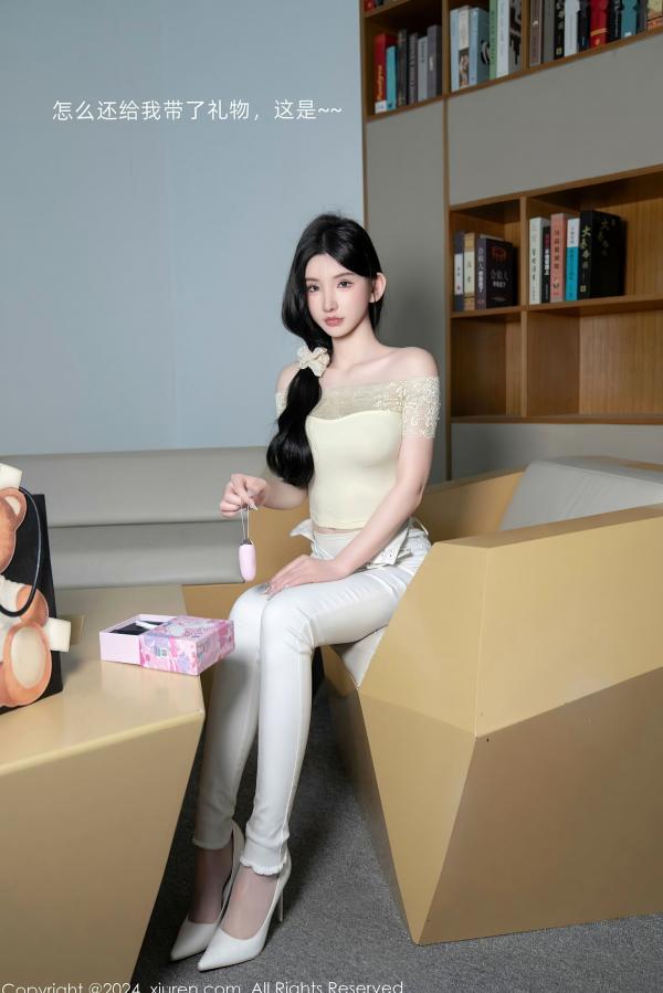    【秀人网】周于希Sally-图书馆隐秘角落私房写真：浅黄色蕾丝露肩上衣配紧身白裤，展现极品美腿与清纯诱惑，无圣光大尺度唯美视觉盛宴（2024.05.31）第28张图片