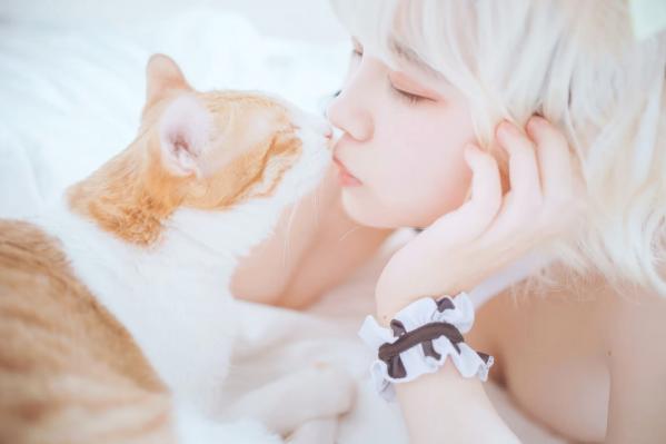    阿半今天很开心 治愈系奶牛比基尼私房照 可爱Cosplay居家诱惑[51P]第20张图片