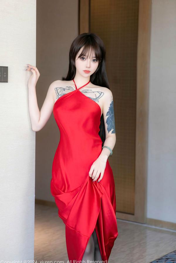   XiuRen秀人网-8630-奶瓶-性感黑色蕾丝内衣搭配透肉黑丝，红裙诱惑尽显纹身野性美，唯美私房写真第2张图片