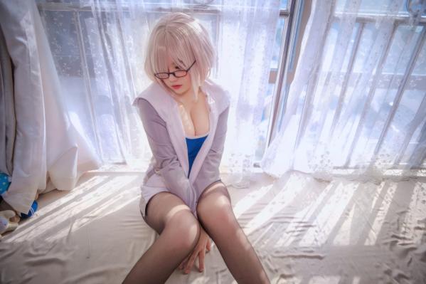    【阿半COS】FGO玛修同人私房照：纯欲眼镜娘身穿紧身连体泳装，清甜少女感十足，治愈系体操服大尺度视觉盛宴 [20P]第17张图片