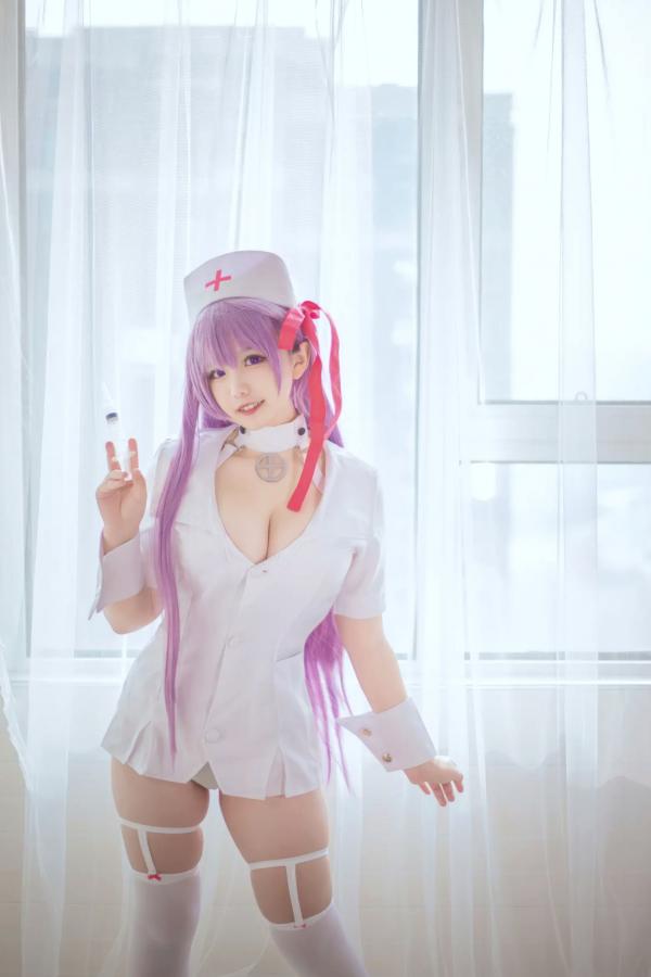    阿半今天很开心 - 护士制服Cosplay角色扮演，二次元紫发甜美纯欲风，极致诱惑私房套图第1张图片