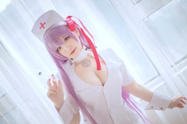    阿半今天很开心 - 护士制服Cosplay角色扮演，二次元紫发甜美纯欲风，极致诱惑私房套图第2张图片