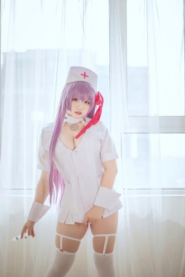    阿半今天很开心 - 护士制服Cosplay角色扮演，二次元紫发甜美纯欲风，极致诱惑私房套图第3张图片