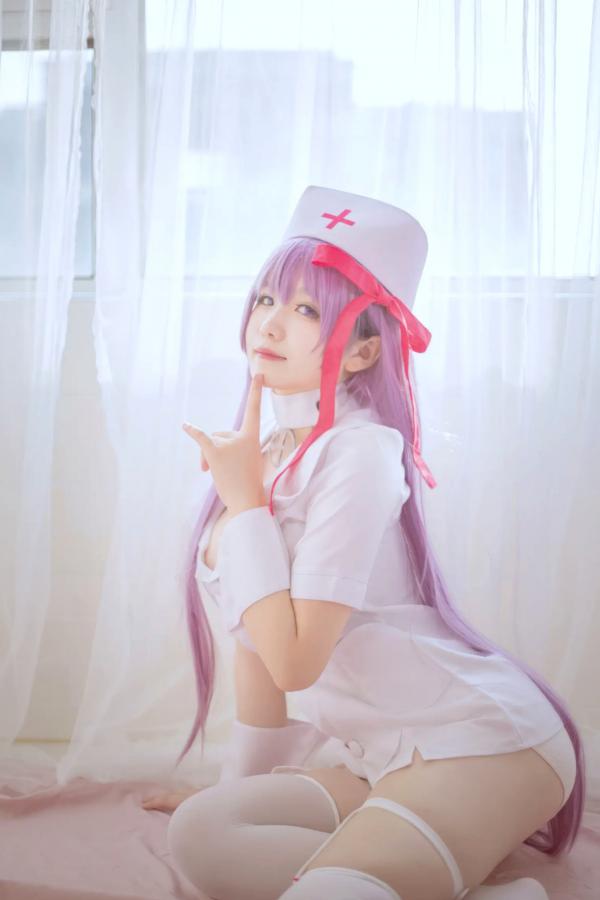    阿半今天很开心 - 护士制服Cosplay角色扮演，二次元紫发甜美纯欲风，极致诱惑私房套图第13张图片
