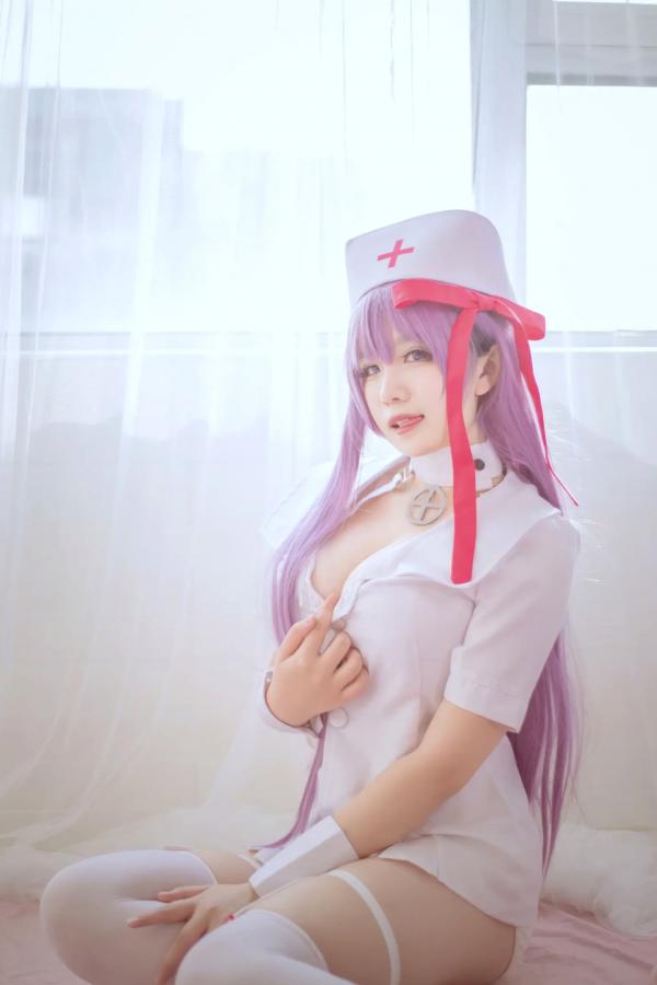    阿半今天很开心 - 护士制服Cosplay角色扮演，二次元紫发甜美纯欲风，极致诱惑私房套图第14张图片