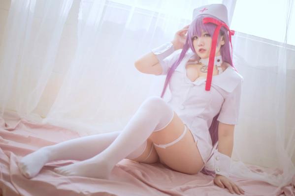    阿半今天很开心 - 护士制服Cosplay角色扮演，二次元紫发甜美纯欲风，极致诱惑私房套图第15张图片