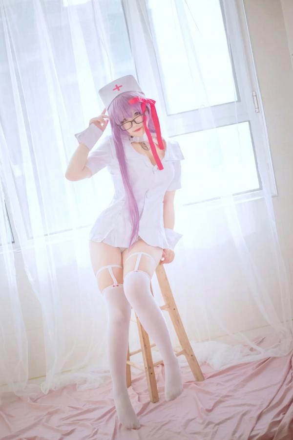    阿半今天很开心 - 护士制服Cosplay角色扮演，二次元紫发甜美纯欲风，极致诱惑私房套图第18张图片