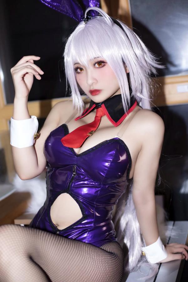    《洛璃LoLiSAMA - FGO黑贞德兔女郎cos，性感漆皮装扮搭配黑丝诱惑，极品傲娇女神私房写真 [42P]》第2张图片