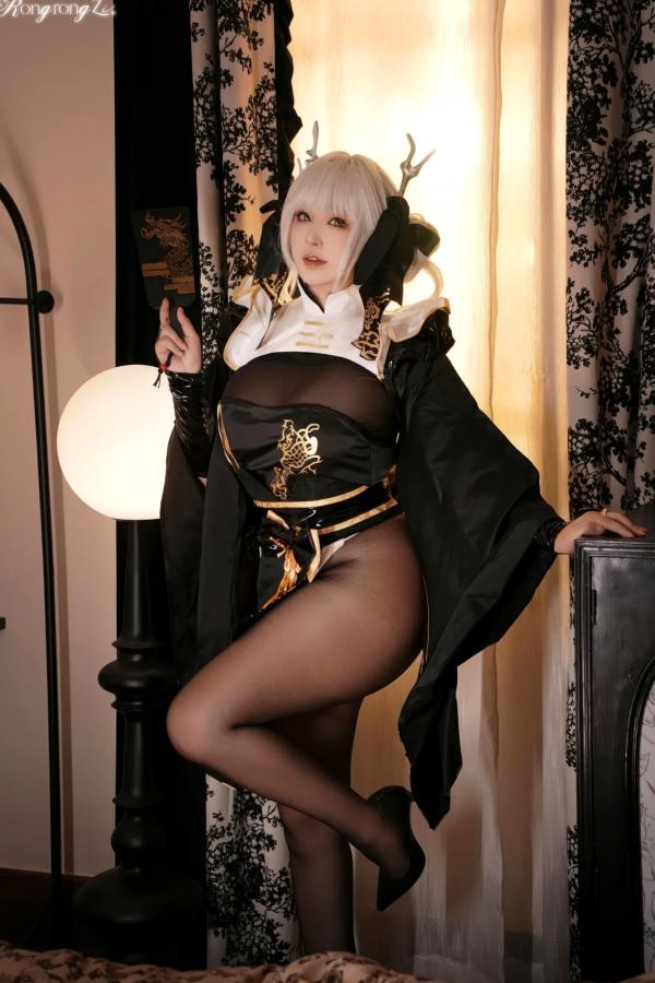    小容仔咕咕咕 NIKKE胜利女神布兰儿黑丝cosplay，极品角色扮演私房大尺度写真，性感魅惑美图45P第5张图片