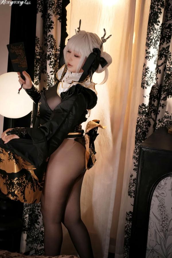    小容仔咕咕咕 NIKKE胜利女神布兰儿黑丝cosplay，极品角色扮演私房大尺度写真，性感魅惑美图45P第19张图片