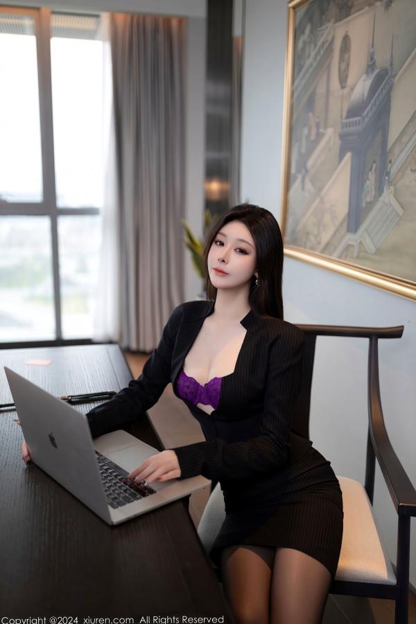    XiuRen秀人网-8626-小逗逗：黑丝OL女秘书性感制服诱惑，紫色内衣与女王马鞭，极致私房火辣写真第1张图片