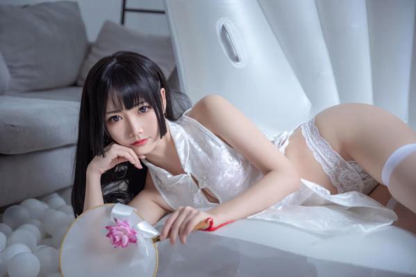    面饼仙儿 - 白色改良旗袍束腰丝袜大尺度私房照 [60P]第34张图片